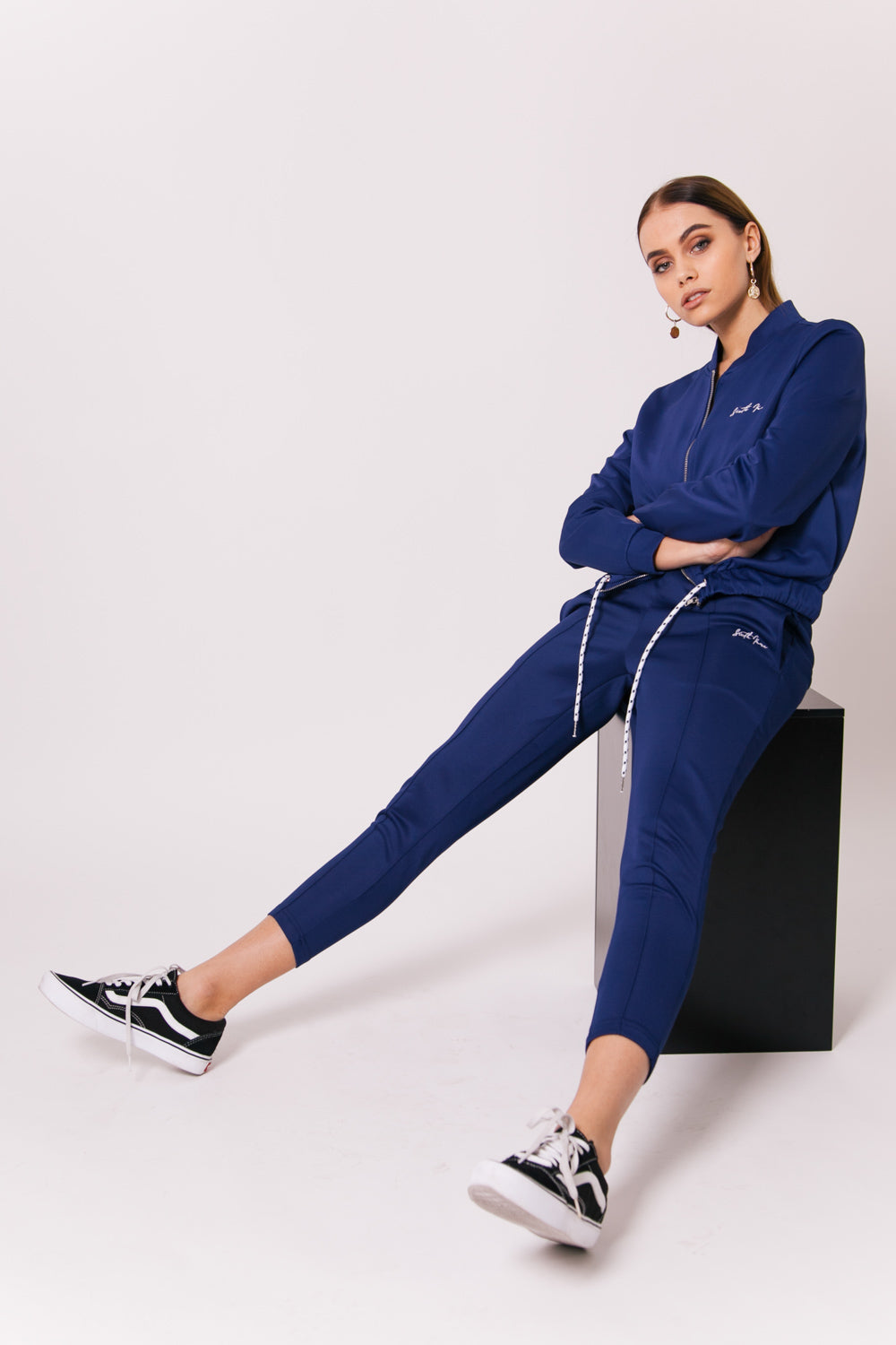 Sixth June - Jogging court signature logo bleu