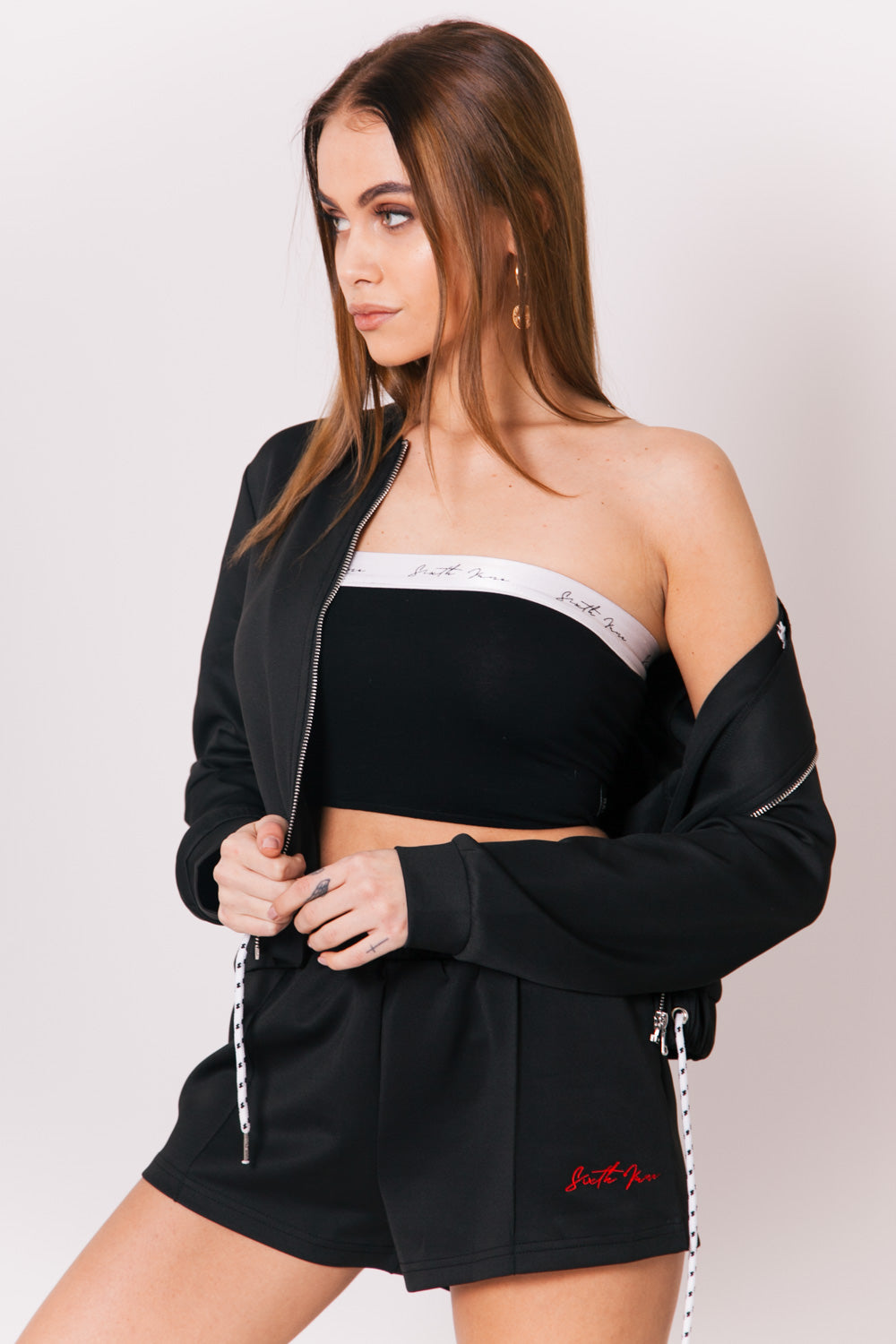 Sixth June - Short court logo signature noir