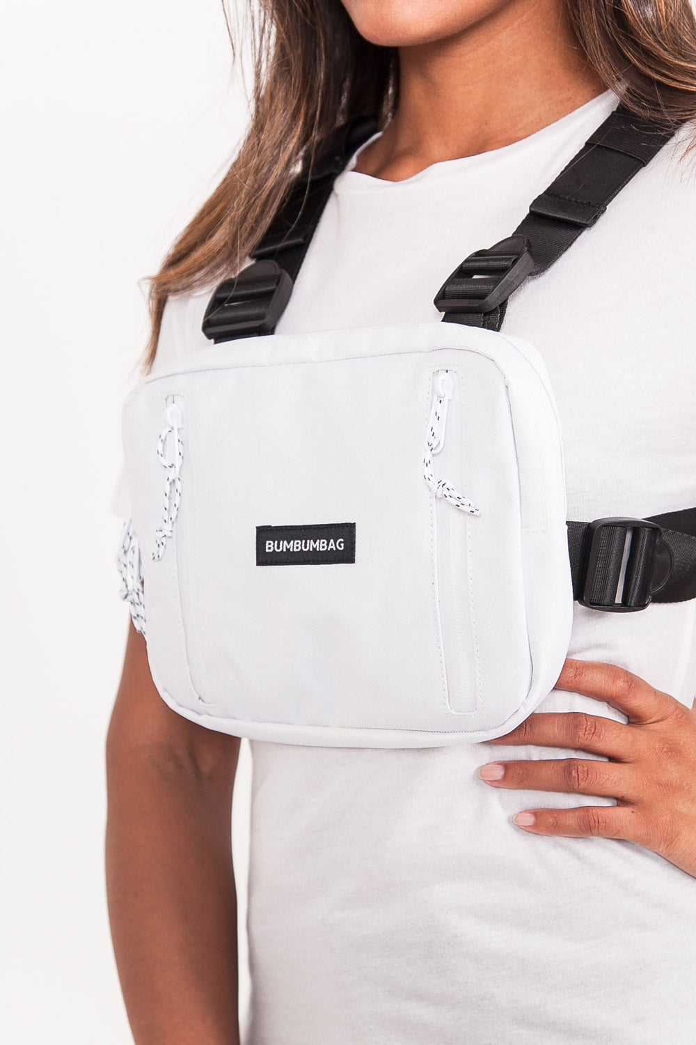 BumBumBag - Petit sac poitrine texte zip blanc