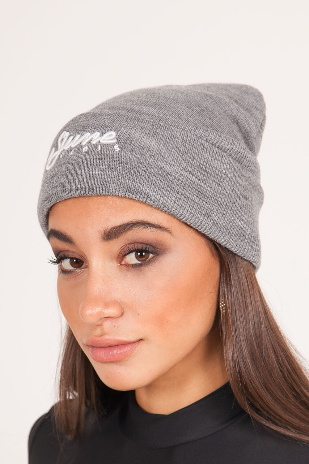 Sixth June - Bonnet Sjune logo gris clair