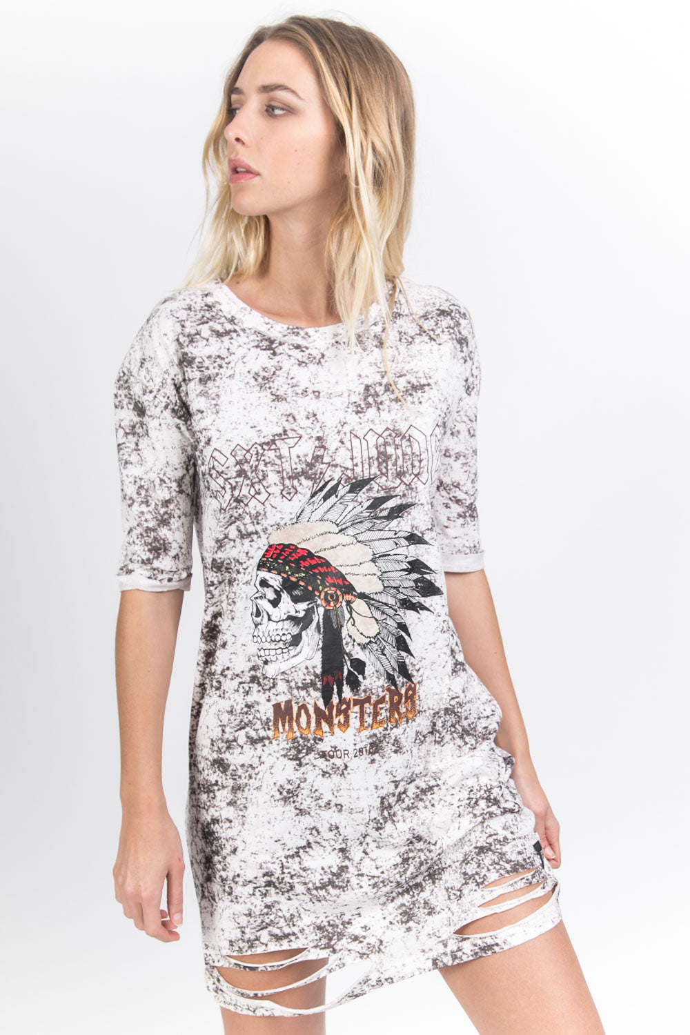 Sixth June - Robe Monsters destroy blanche W2184VDR