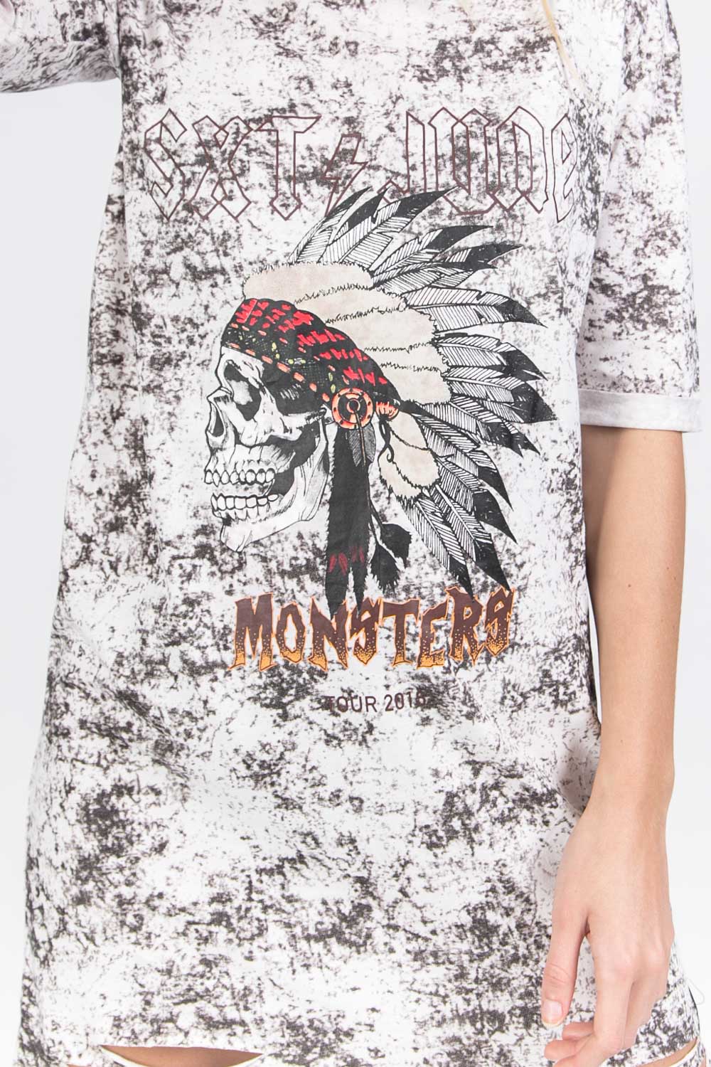 Sixth June - Robe Monsters destroy blanche W2184VDR