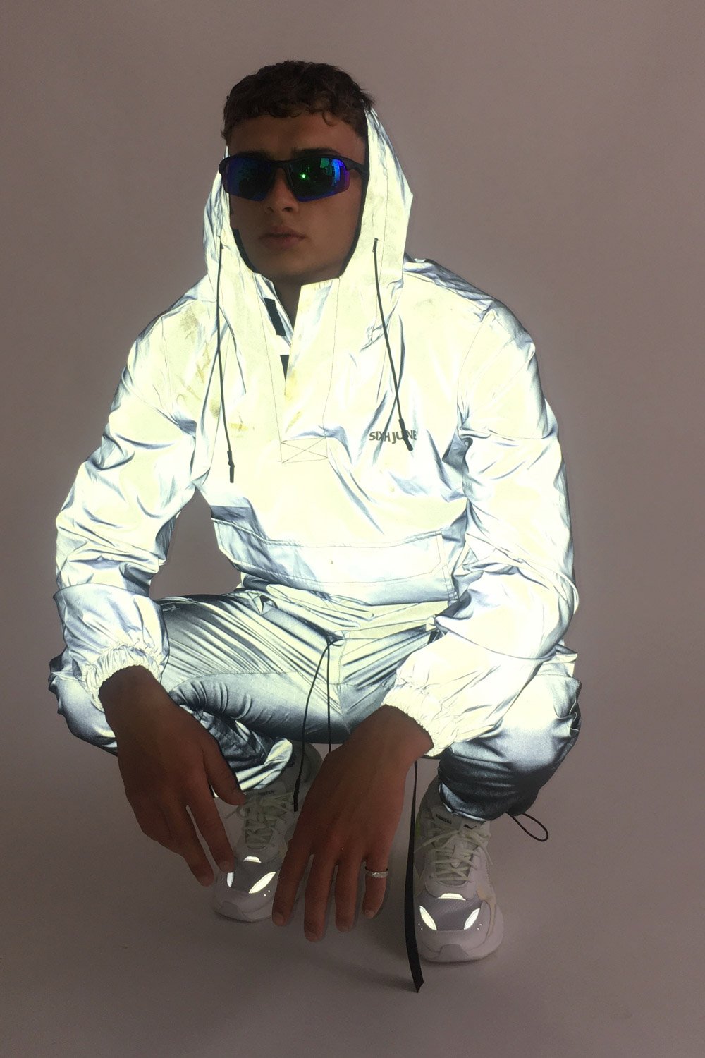 Coupe vent réfléchissant logo gris clair