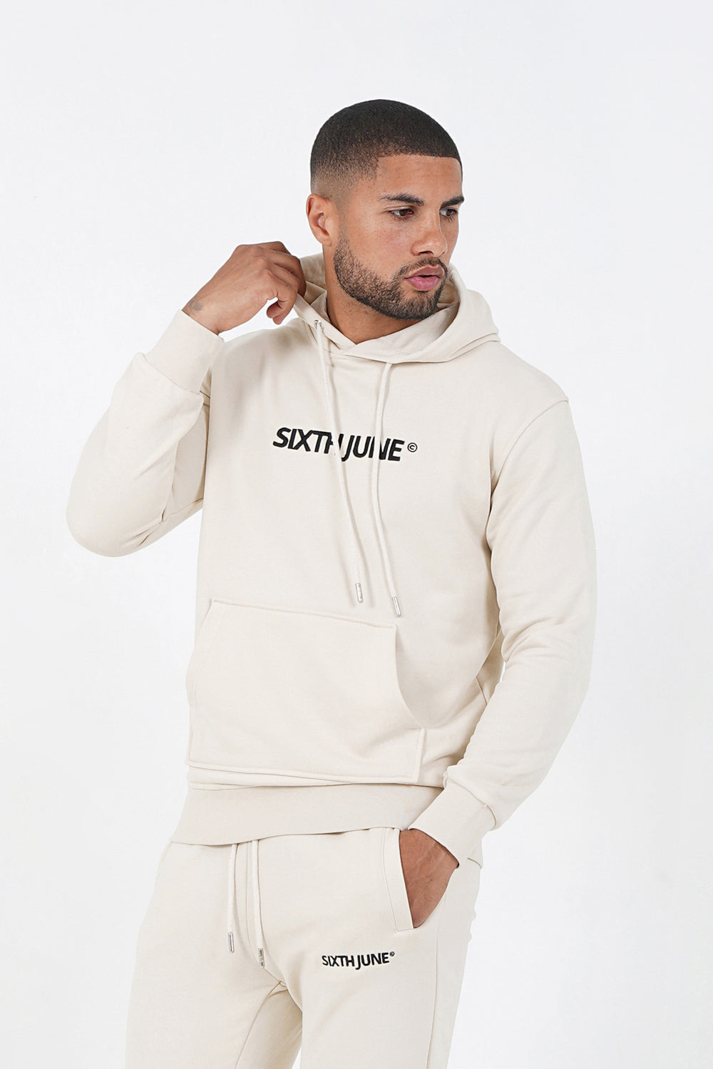 Sixth June - Sweatshirt capuche logo brodé Beige clair