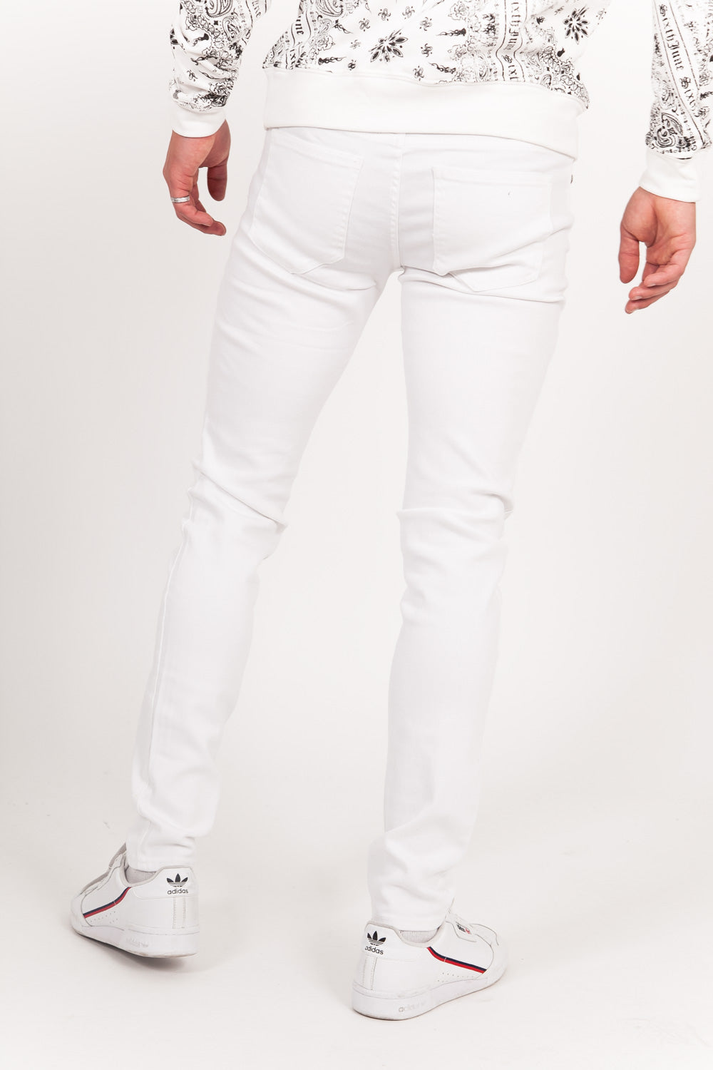 Sixth June - Jean troué blanc 1764H