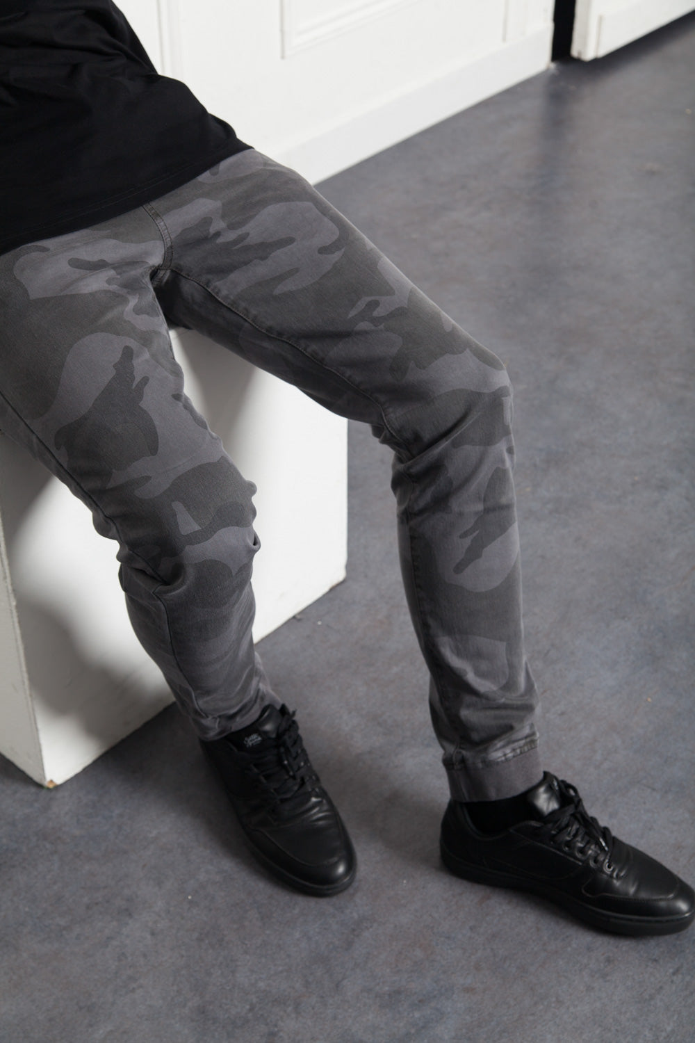 Sixth June - Jean jogging camouflage gris foncé
