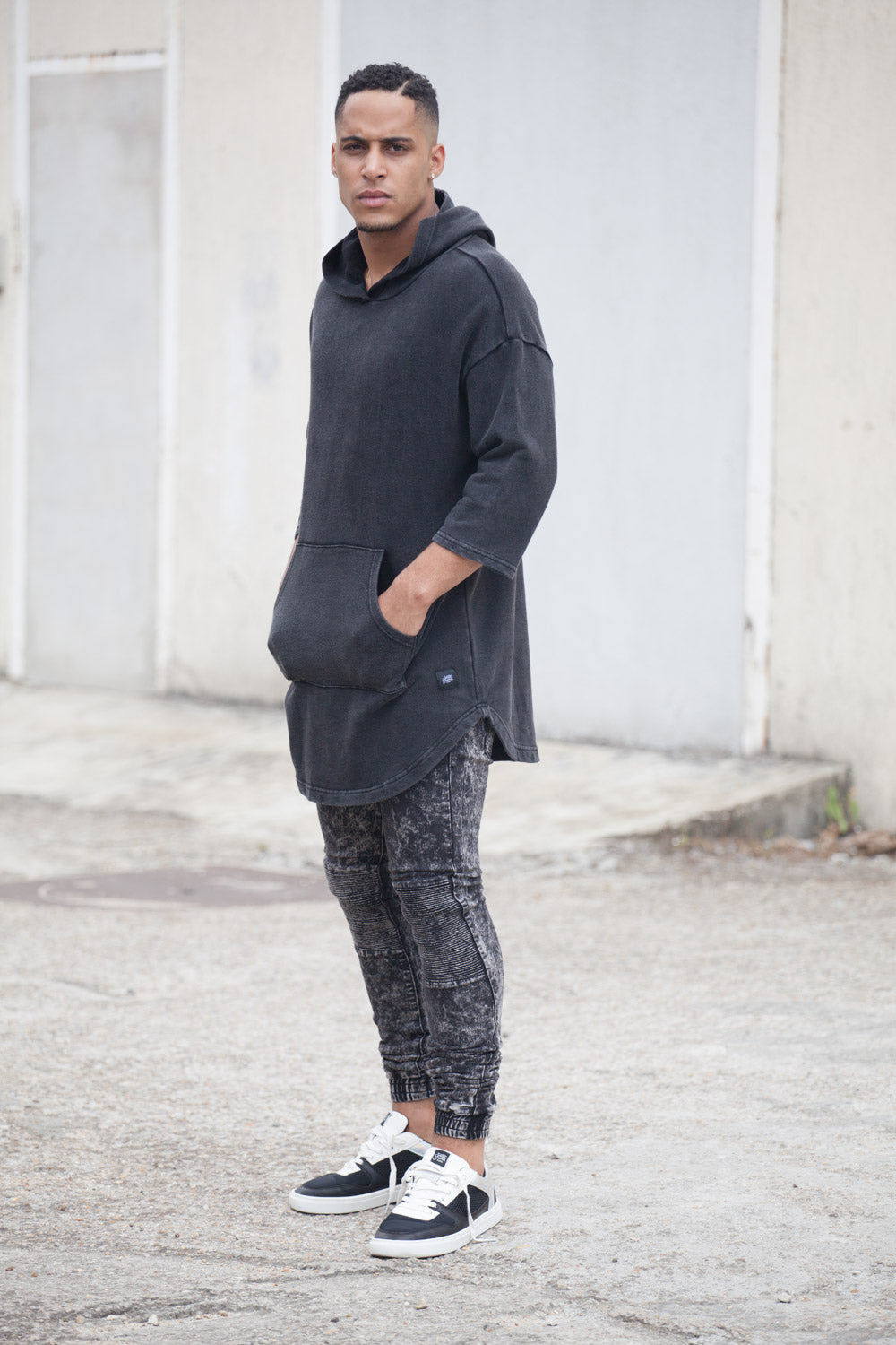 Sixth June - Sweat capuche manches tombantes noir 2133A