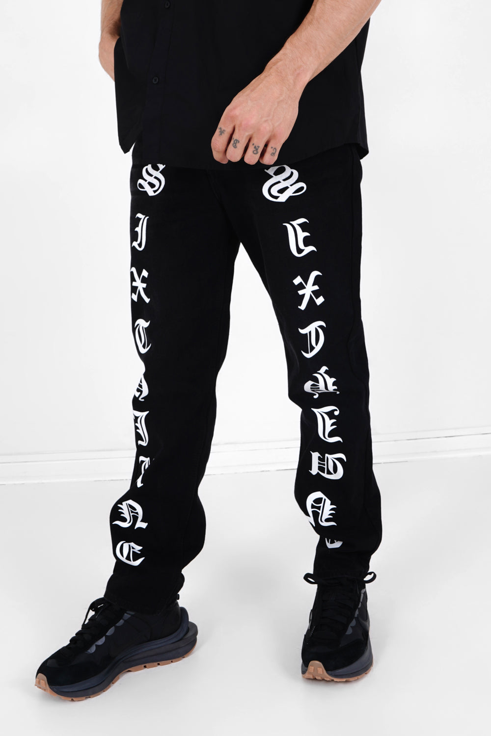 Sixth June - Jean droit logo gothique Noir