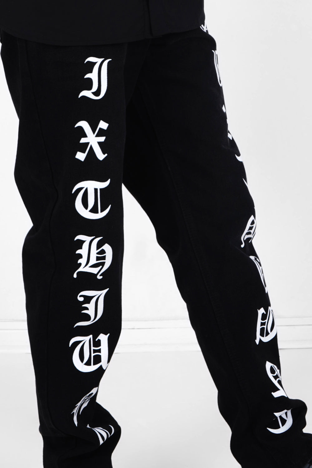 Sixth June - Jean droit logo gothique Noir