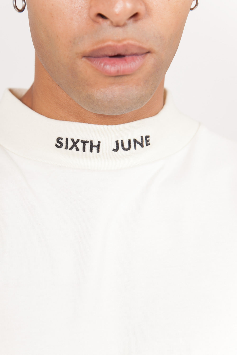 Sixth June - T-shirt col cheminée logo blanc cassé