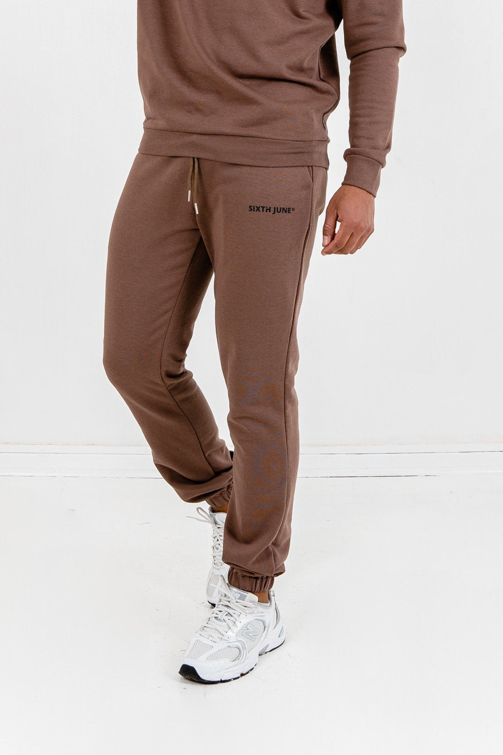 Essential-Jogginghose mit Logo in Braun