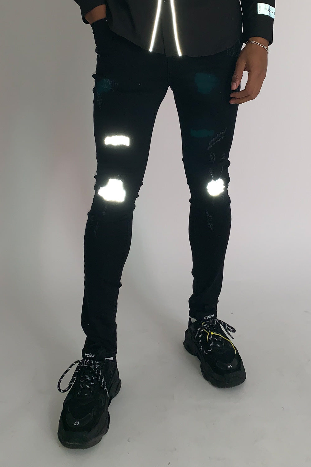 Sixth June - Jean réfléchissant griffures noir