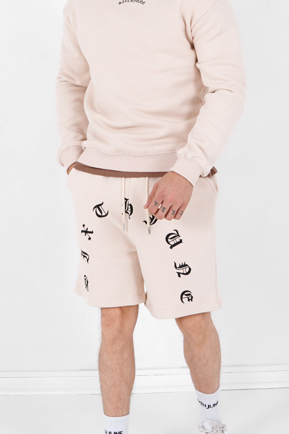 Sixth June - Short logo incurvé gothique Beige