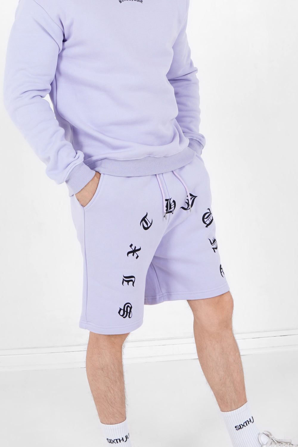 Sixth June - Short logo incurvé gothique Violet clair