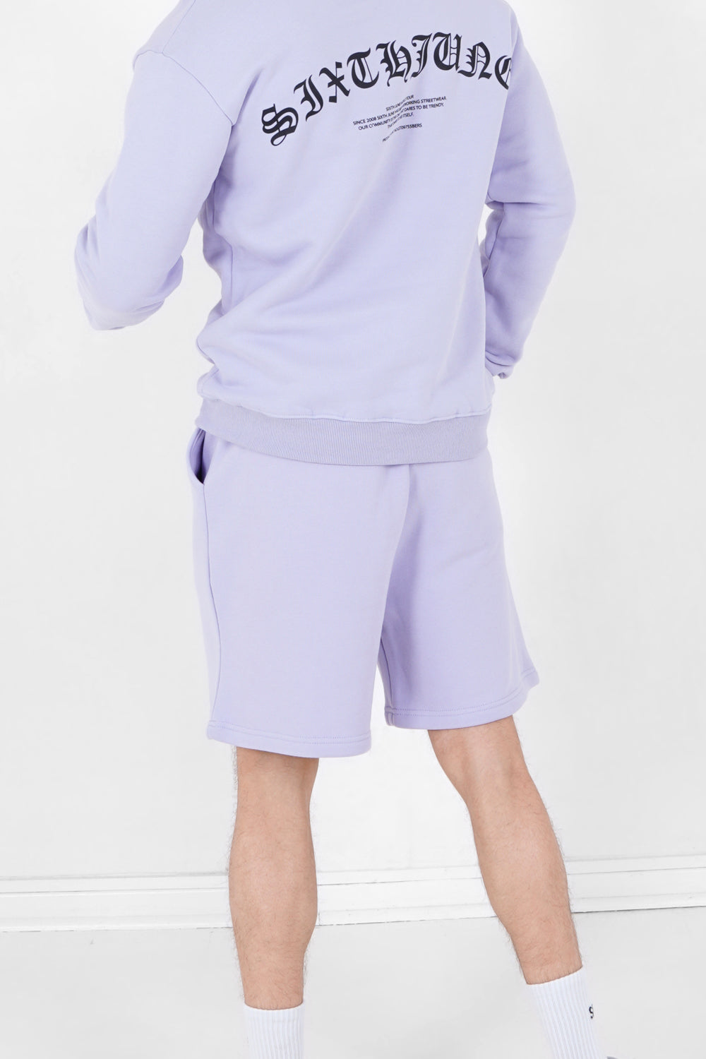 Sixth June - Short logo incurvé gothique Violet clair