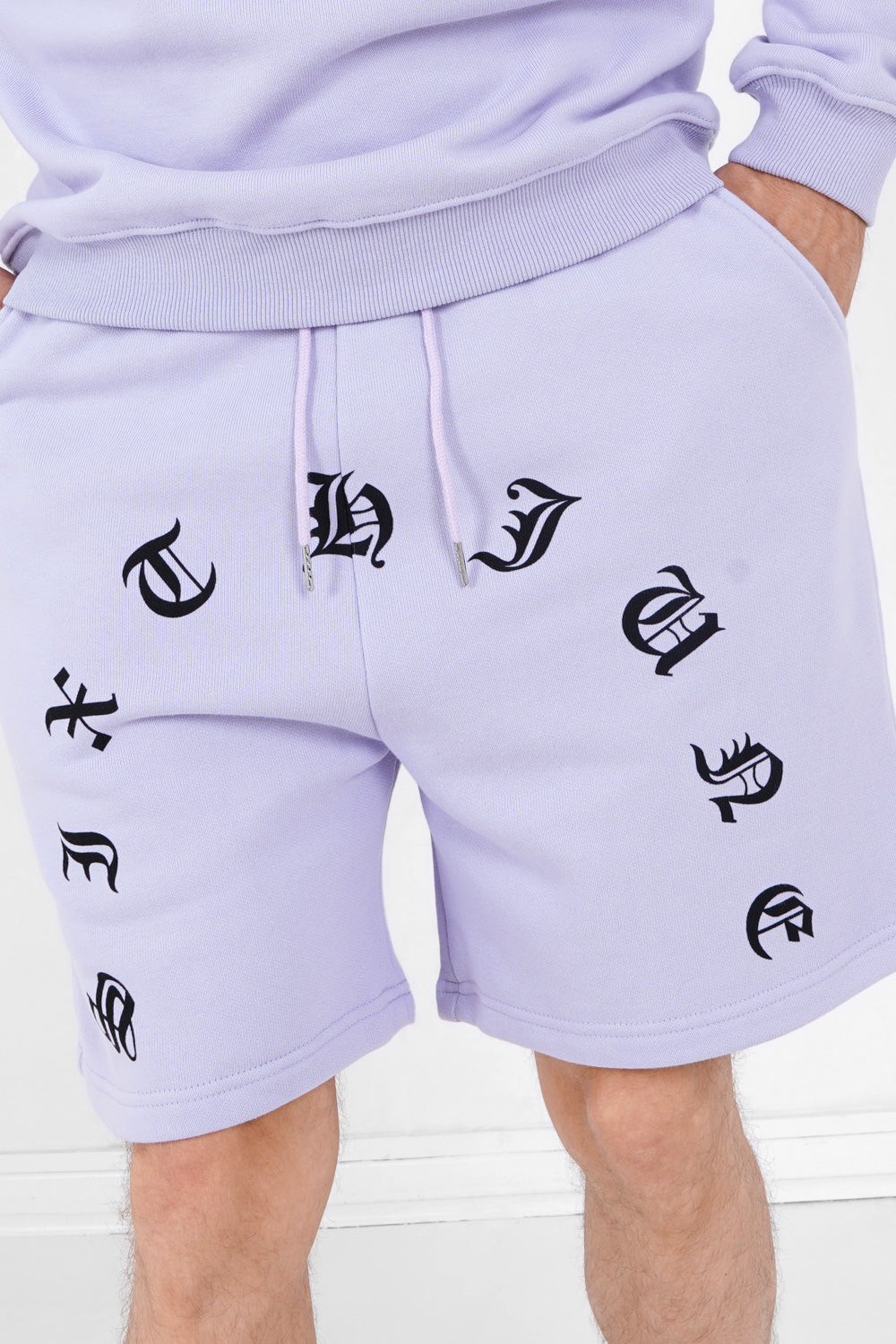 Sixth June - Short logo incurvé gothique Violet clair