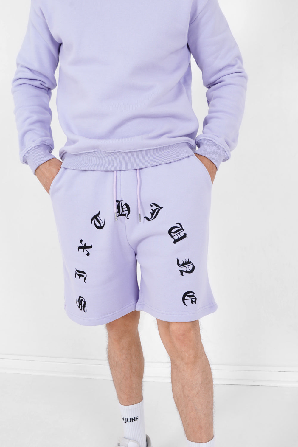 Sixth June - Short logo incurvé gothique Violet clair