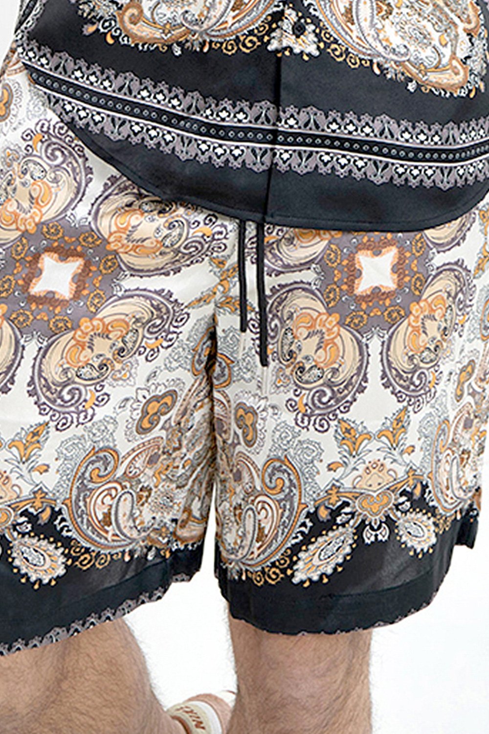 Sixth June - Short baroque Noir