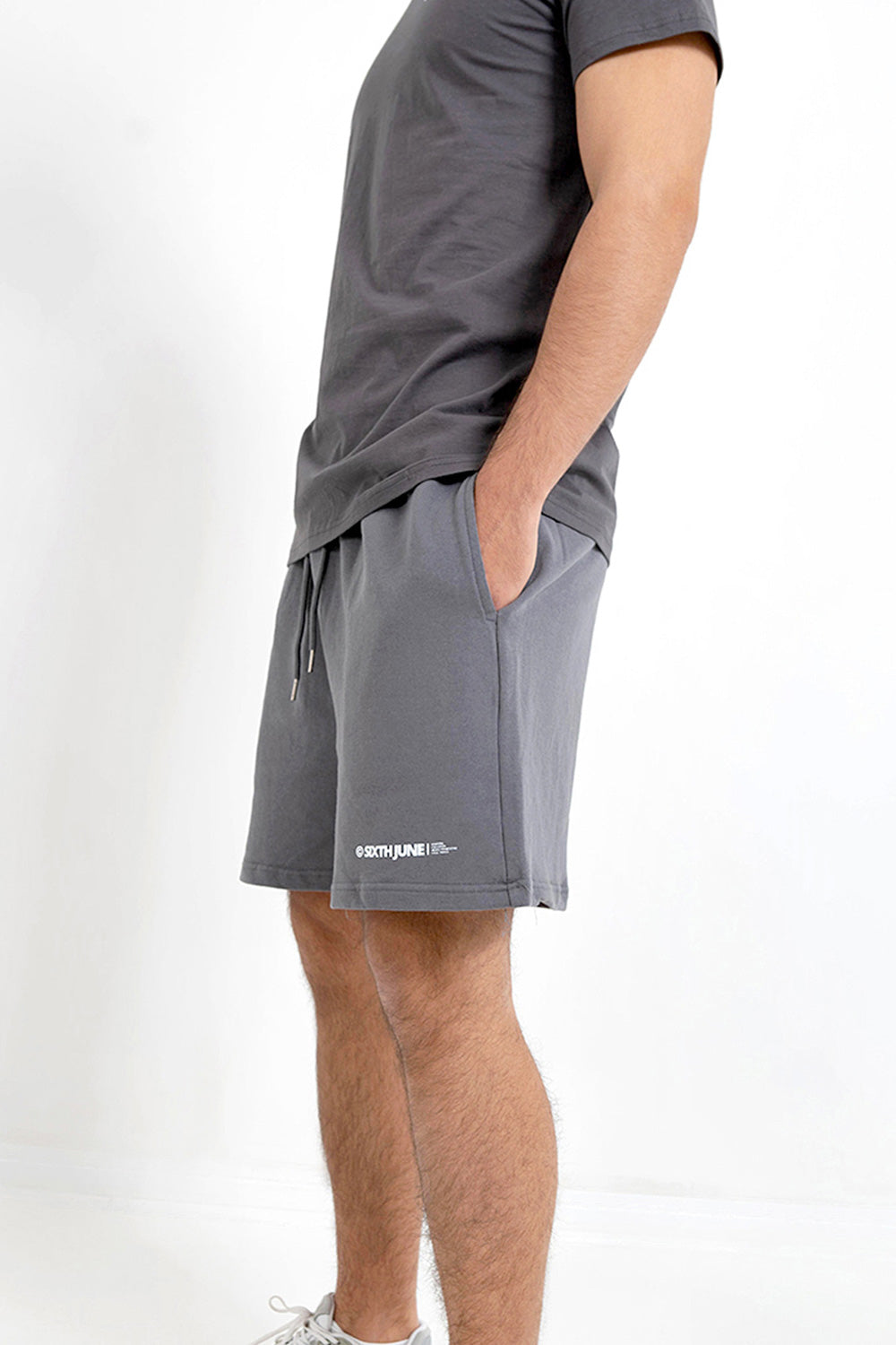Sixth June - Short essential logo Gris foncé