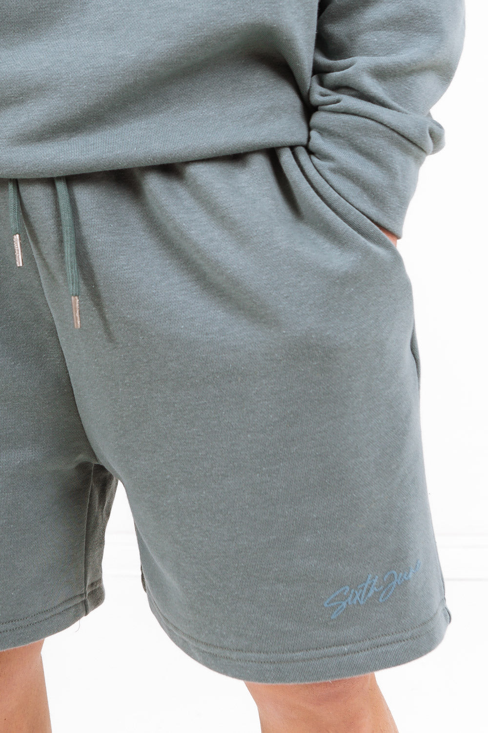 Sixth June - Short logo signature Vert