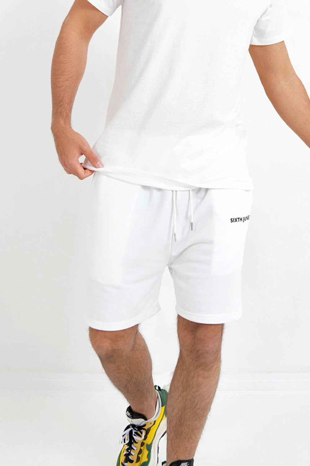 Sixth June - Short essential logo Blanc