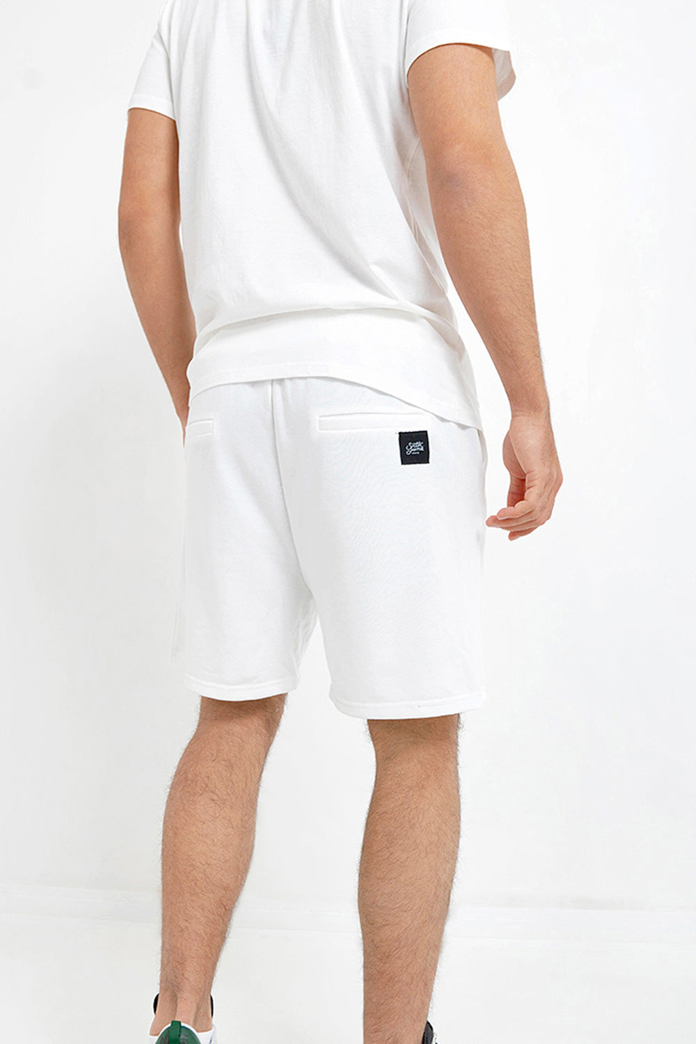 Sixth June - Short essential logo Blanc