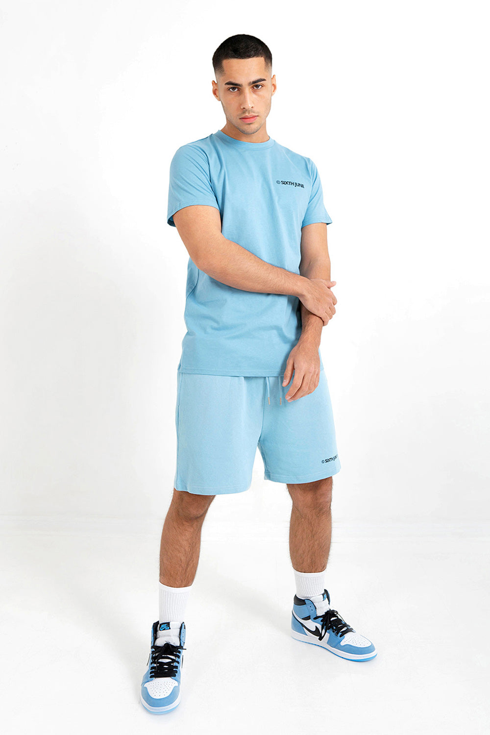 Sixth June - Short essential logo Bleu