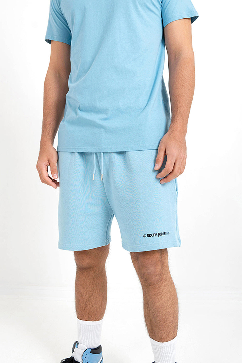 Sixth June - Short essential logo Bleu