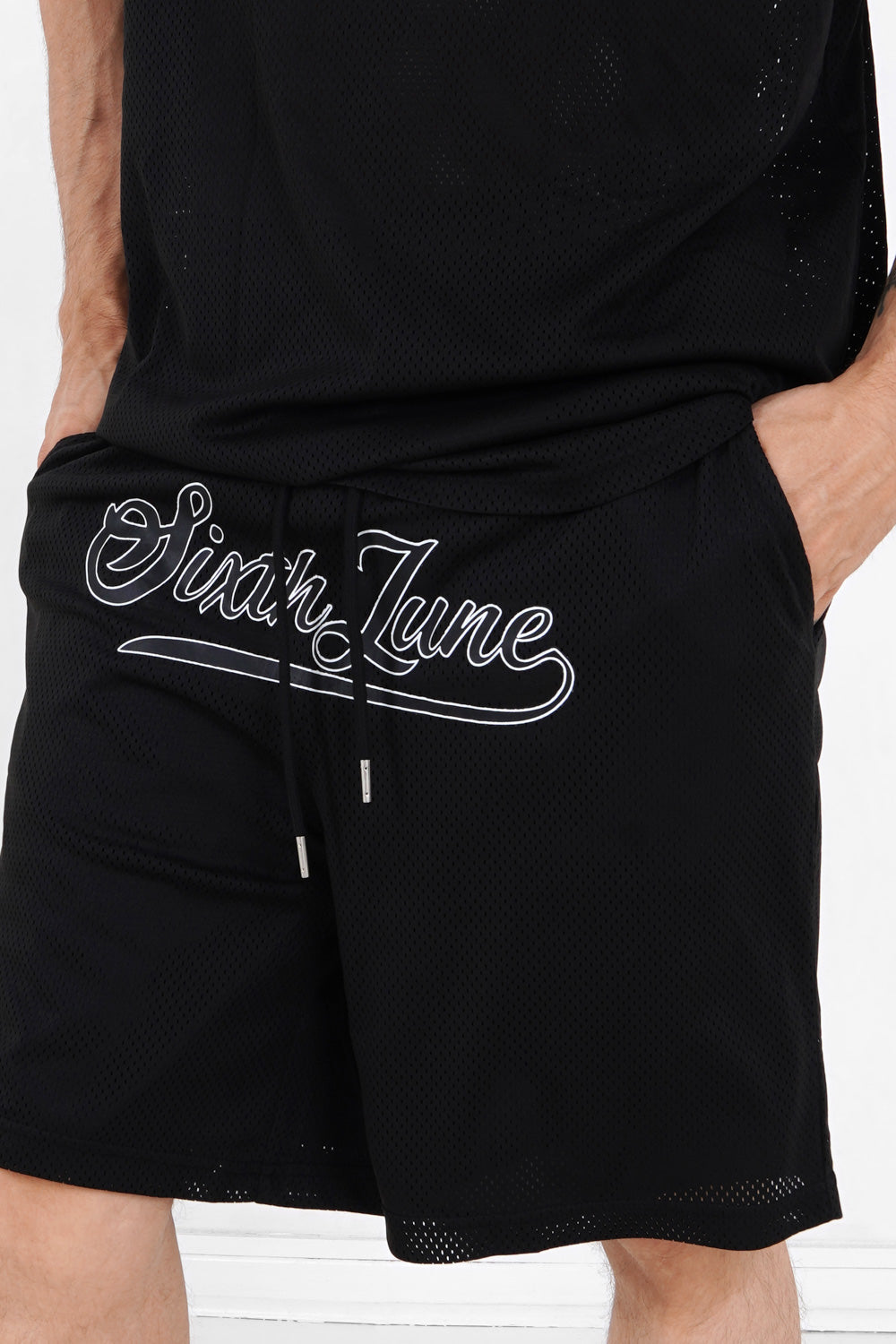 Sixth June - Short mesh signature Noir