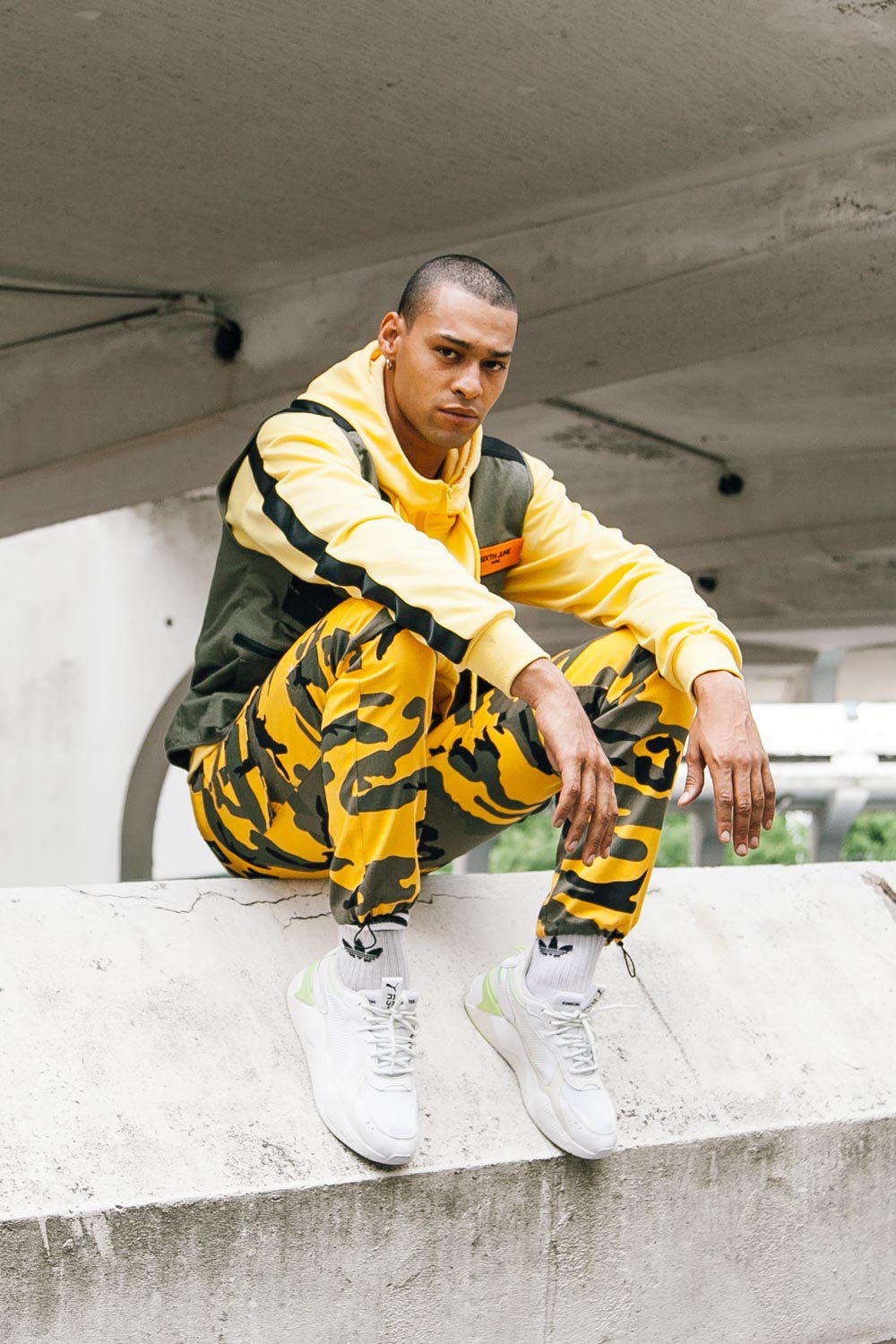 Sixth June - Pantalon cargo élastique camouflage jaune