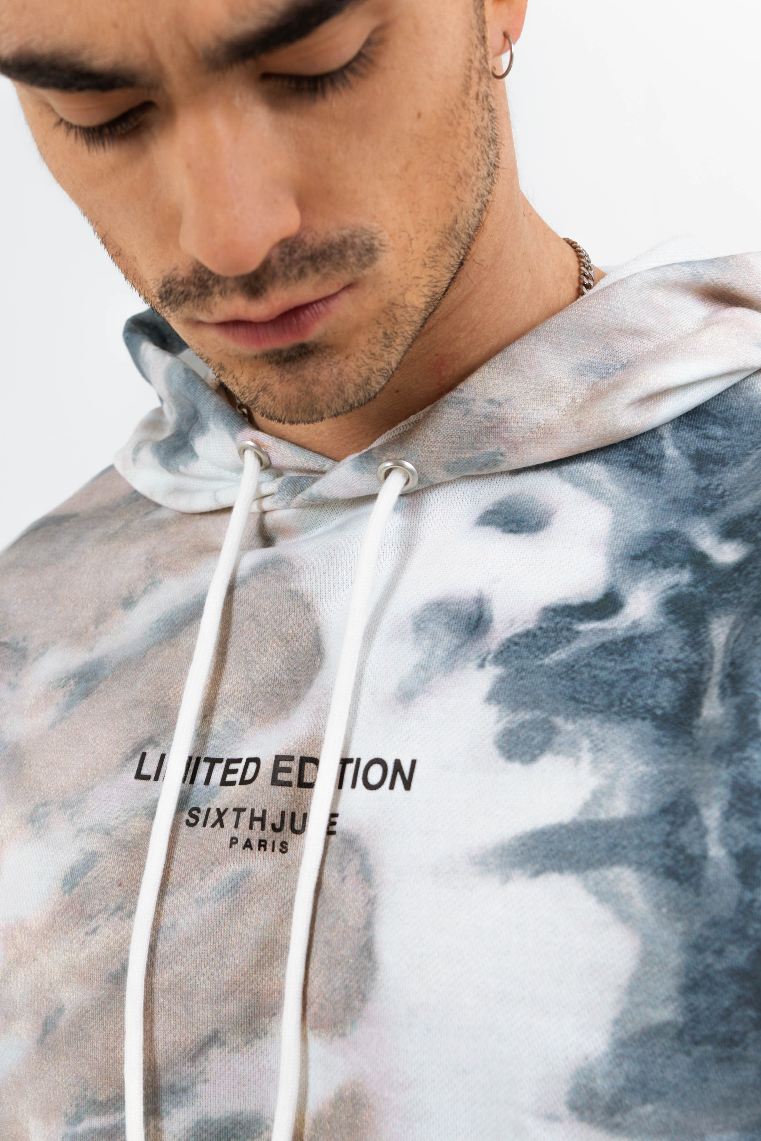 Sixth June - Sweat capuche tie dye Limited Edition Bleu clair