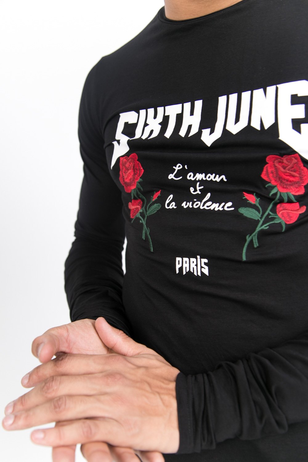 Schwarzes, langärmliges T-Shirt „Love Violence“.