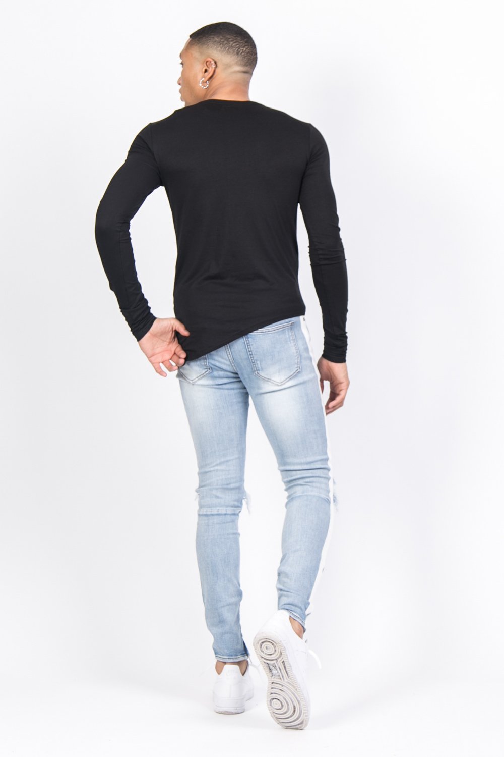 Schwarzes, langärmliges T-Shirt „Love Violence“.