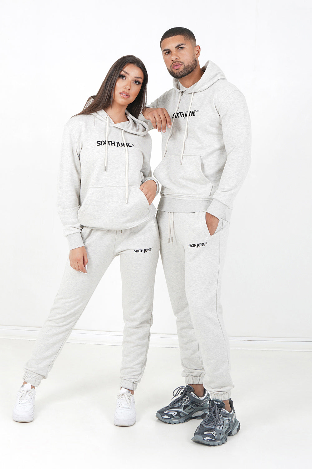 Sixth June - Jogging + sweat capuche logo brodé Gris clair