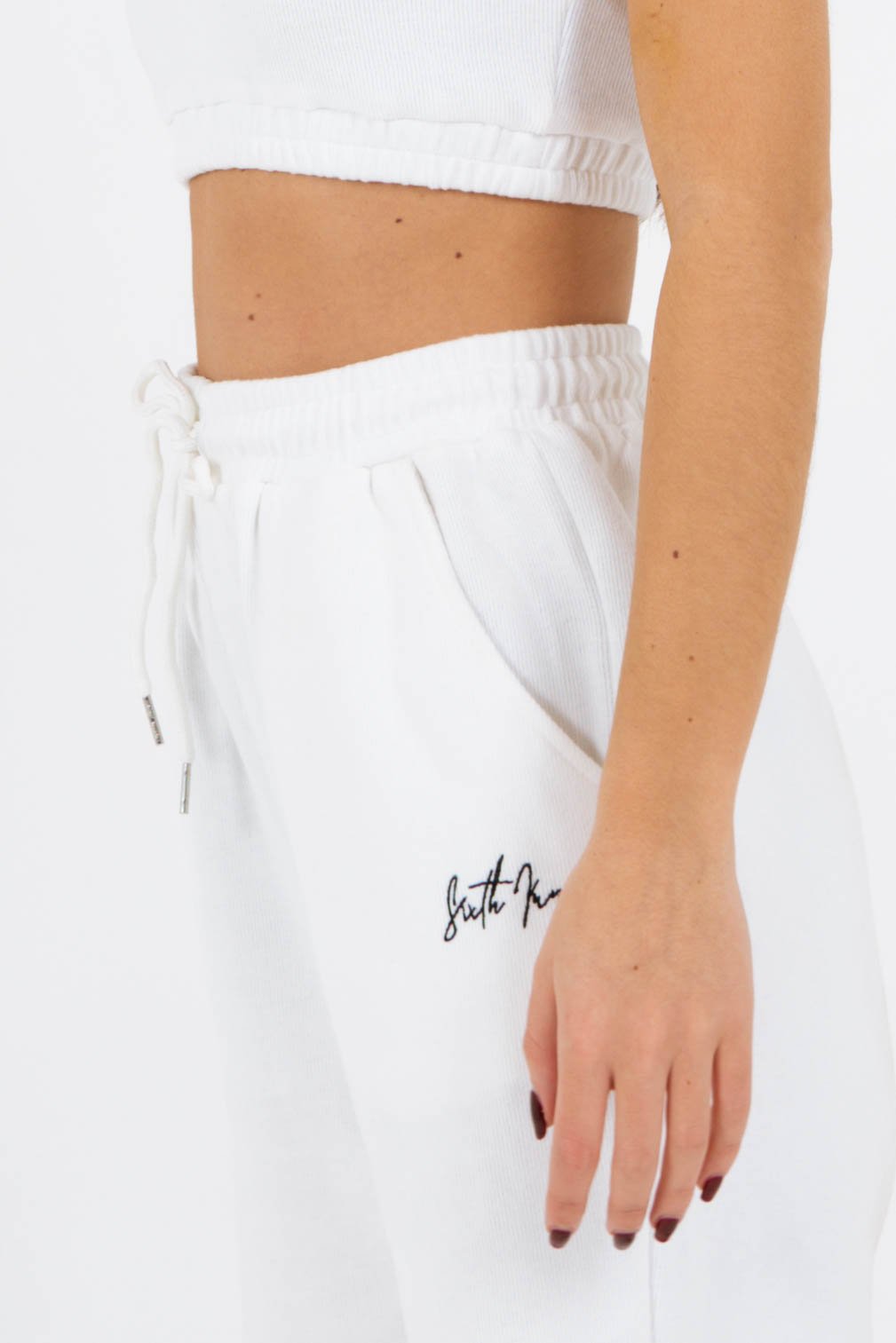 Sixth June - Short signature blanc