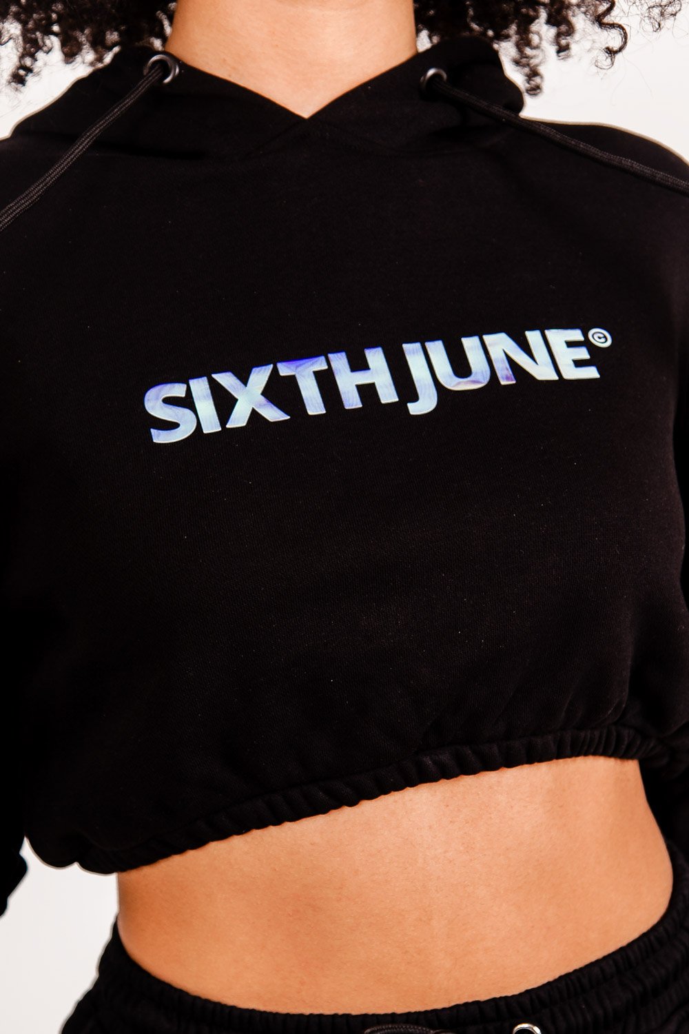 Sweat à capuche court holographique noir