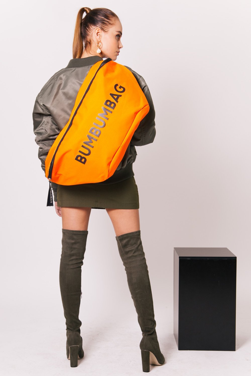 BumBumBag - Sac banane géante texte zip orange